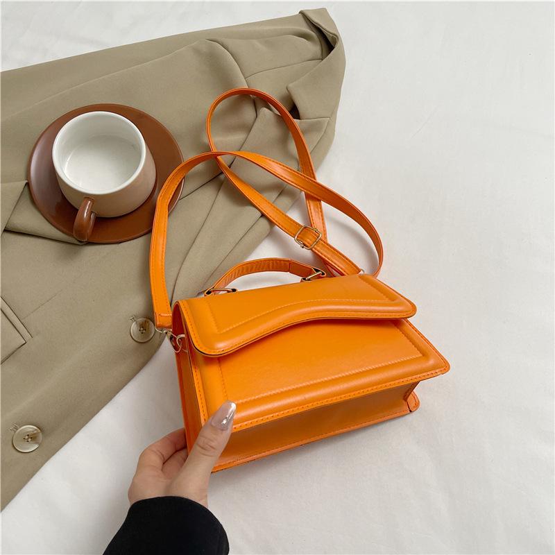

2025 весна и лето новая однотонная маленькая свежая корейская версия иностранный стиль сумочка универсальная сумка через плечо ins сумка-мессенджер маленькая квадратная сумка оранжевый