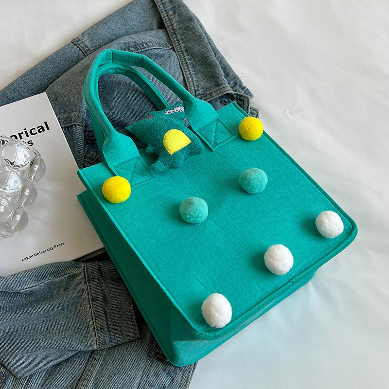 

Оптовая фетровая сумка с клубничным мишкой, женская, милая, мультяшная, большой вместимости, универсальная, студенческая, для занятий, сумка-тоут, для выхода, сумка для бенто