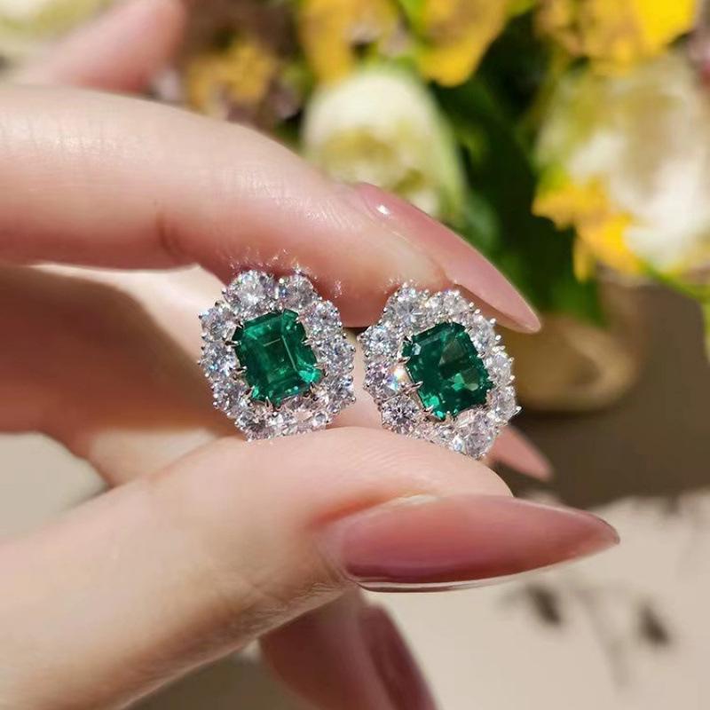 Elegant Emerald Sparkle Jewelry Set: Ring, Cold Style Earrings, & Necklace Inspired by Douyin & Xiaohongshu Trends