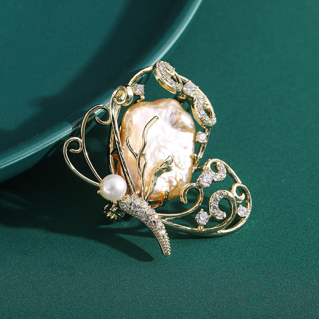 New Light Luxury Electroplated Hollow Shell Butterfly Breast Pin with High Quality and Elegant Style Suit Pin