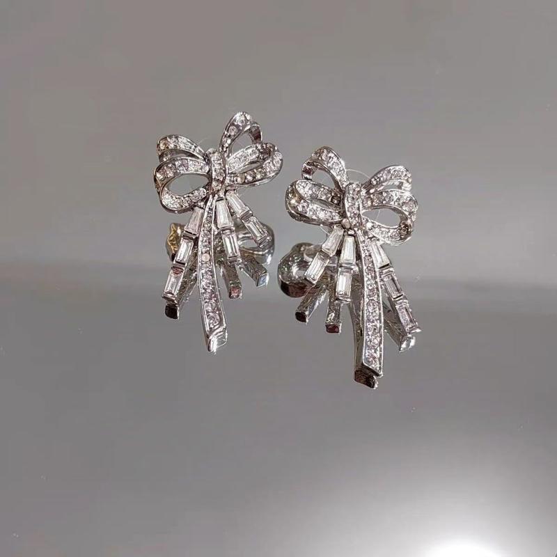 Elegant Pearl Necklace And Earring Set With Butterfly Knot Retro French Style Multi-Layer Chain Collarbone Necklace