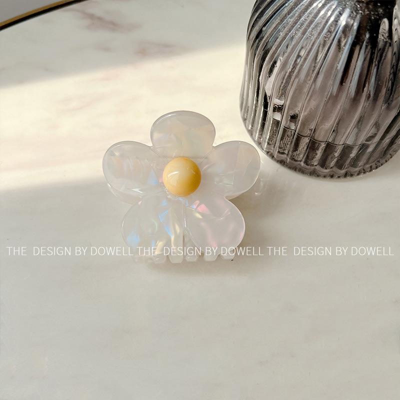 

Acetate Exquisite Large Floral Hair Claw Clip Featuring Gorgeous Flower Design WhiteFlower5.8cm