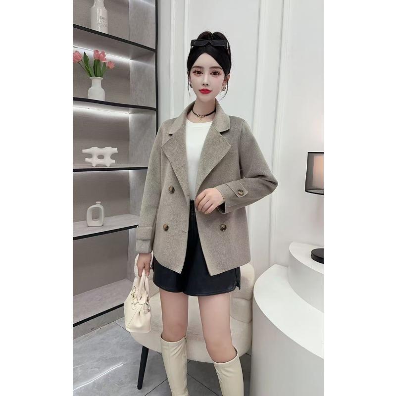 Stylish Double-faced Velvet Coat for Women, Short Petite Slimming Autumn and Winter Outerwear with Fashionable Lapel