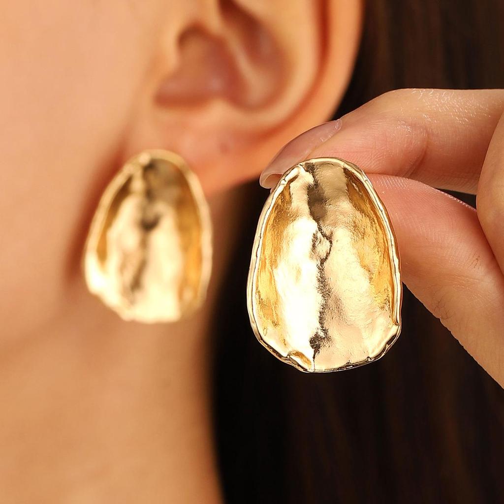 European & American Cold Style Metal Stud Earrings: Retro, High-End, Smooth Design with Personality Ear Cuffs