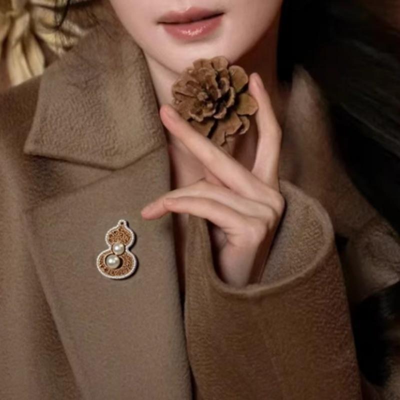 New Chinese Style Hollow Gourd Pearl Elegant Suit Brooch For Women Clothing Coat Corsage Jewelry Accessories Gifts