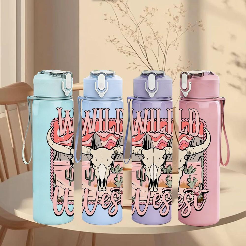 1PC Bull Head Cowboy Badge Vintage Pattern 750ml Color Plastic Sports Water Bottle Leakproof Flip Straw Lid Suitable for Sports Office Home Use