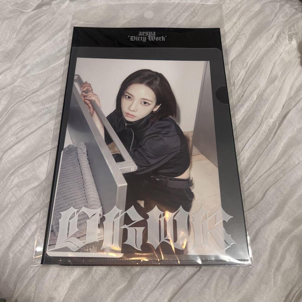 [USED] Dirty Work Postcard Karina Hologram Trading Card Set