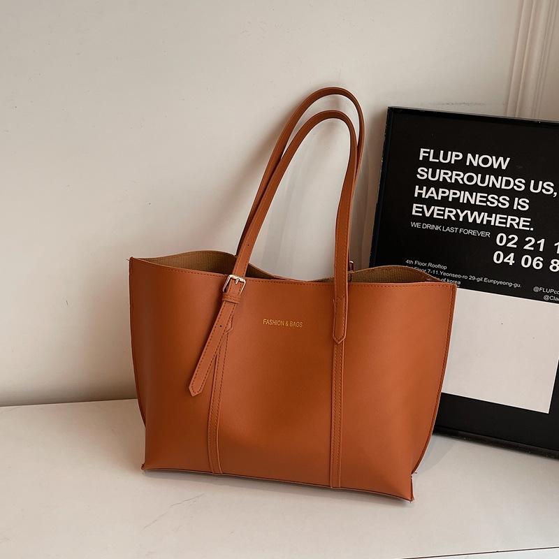 

Retro simple atmosphere commuting leisure winter new color matching large capacity shoulder portable tote bag коричневый