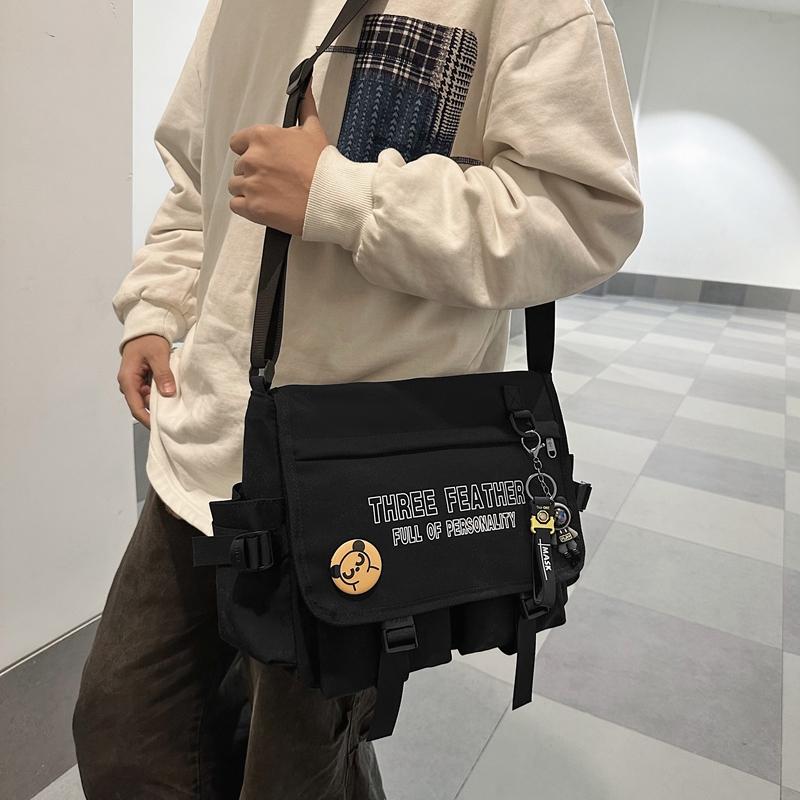 Мужская и женская сумка через плечо — фото 4