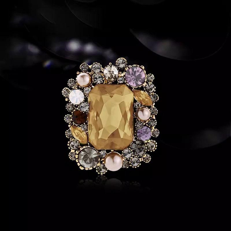 Retro Baroque Square Crystal Brooch Gorgeous Pins Autumn Winter Coat Corsage Vintage Accessories