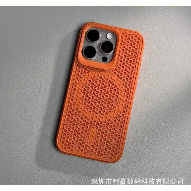 Summer heat dissipation is suitable for iPhone17 creative honeycomb hollow magnetic suction Apple 16 matte anti-drop 15 all-inclusive anti-drop