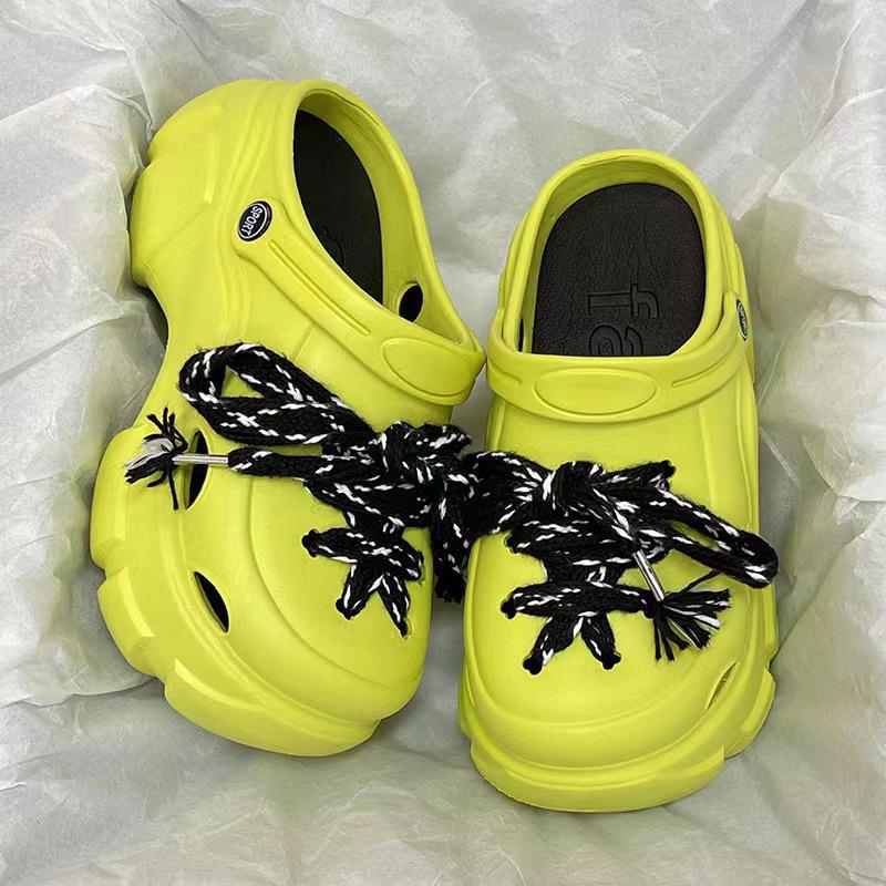 Women's Thick-Soled Height-Boosting Clogs: Stylish Non-Slip, Breathable, Closed-Toe for Outdoor, Office, Operating Room, or Summer Wear.