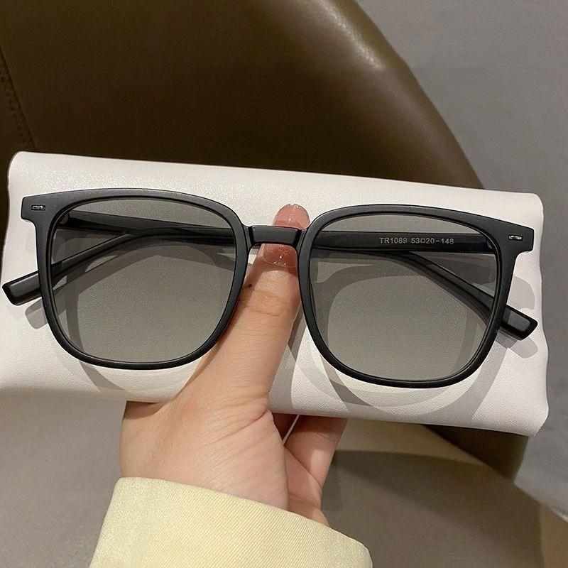 

1pc Unisex photochromic glasses, auto gray/brown. Ultra-light matte frame, flat lenses. For daily, office, driving & cycling.