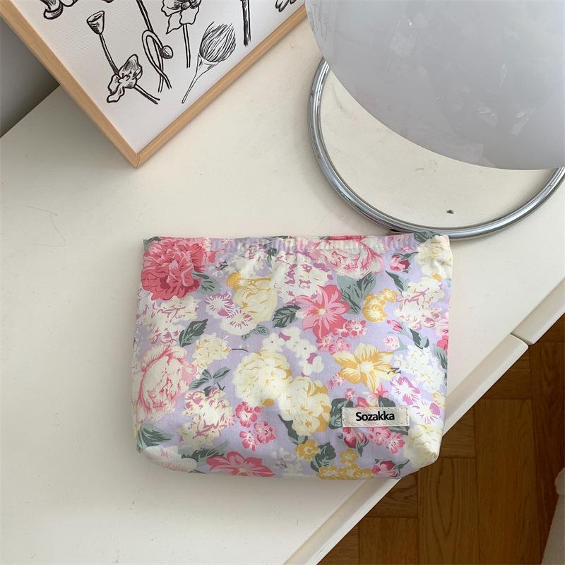 Charming Ladies Trendy Flower Pattern Cosmetic Pouch Portable Clutch Makeup Bag