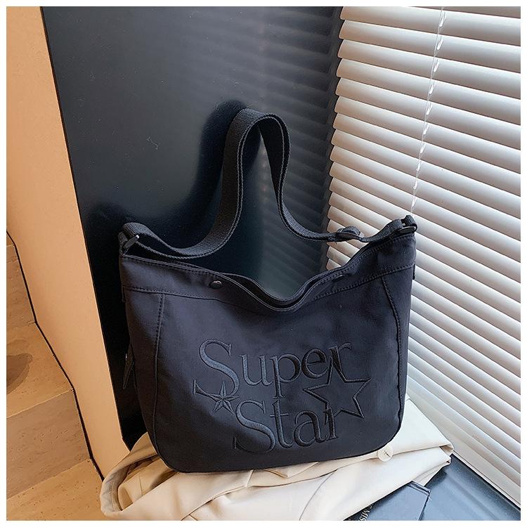 Neue Pendler-Mode-Tasche Achselhöhle Lässig Frühling Knödeltasche Große Kapazität Ein Schulter Trend Tragetasche