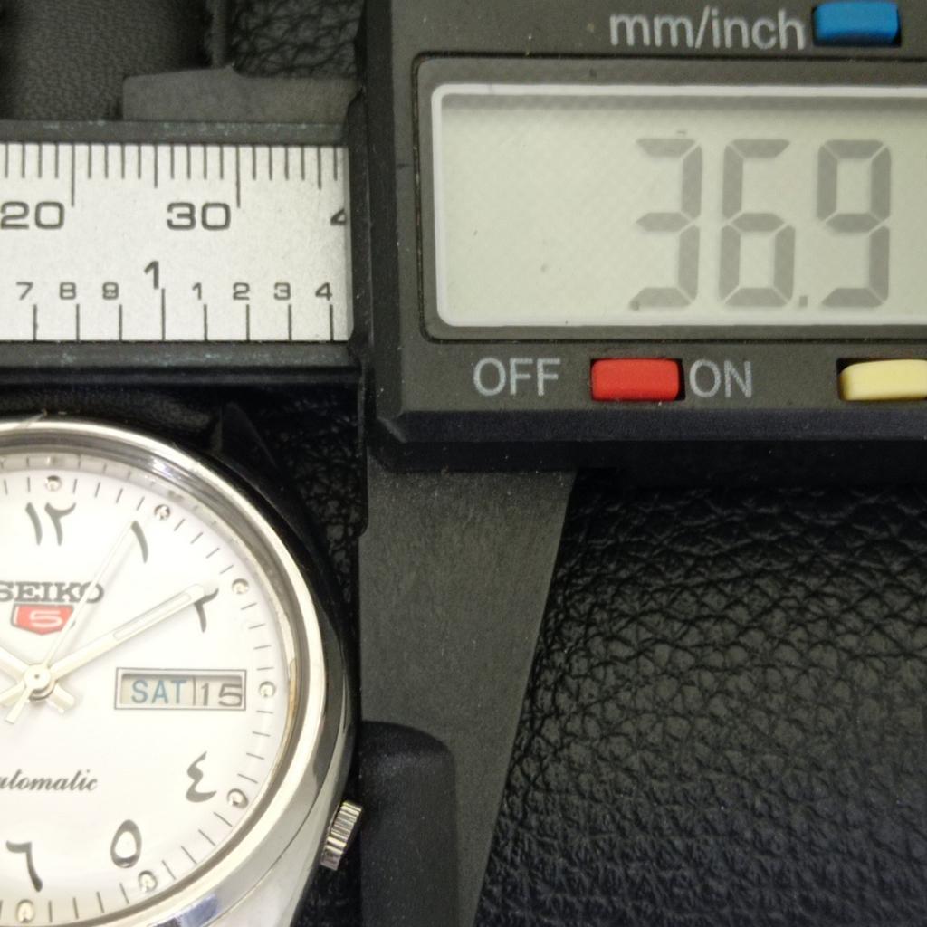 VINTAGE SEIKO 5 AUTOMATIC 7009A JAPAN MENS ARABIC WHITE DIAL WATCH A702676-1 R209-a702676