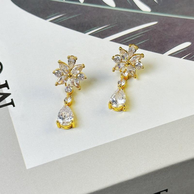 Manufacturer S Supply Niche Design Light Luxury Water Drop Zircon Flower Earrings Advanced Temperament Women S Earrings Spot золотой