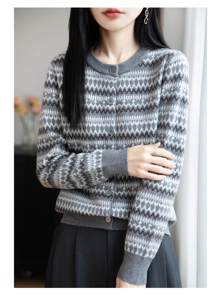2025 Women's Retro Fair Isle Jacquard Knit Wool Cardigan with Round Neck - New Christmas Design