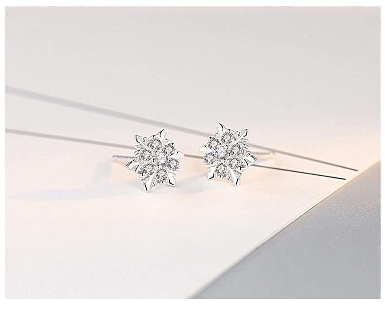 S925 Sterling Silver Snowflake Stud Earrings for Women - Korean Style, Fashionable, Versatile, Simple Christmas Gift.