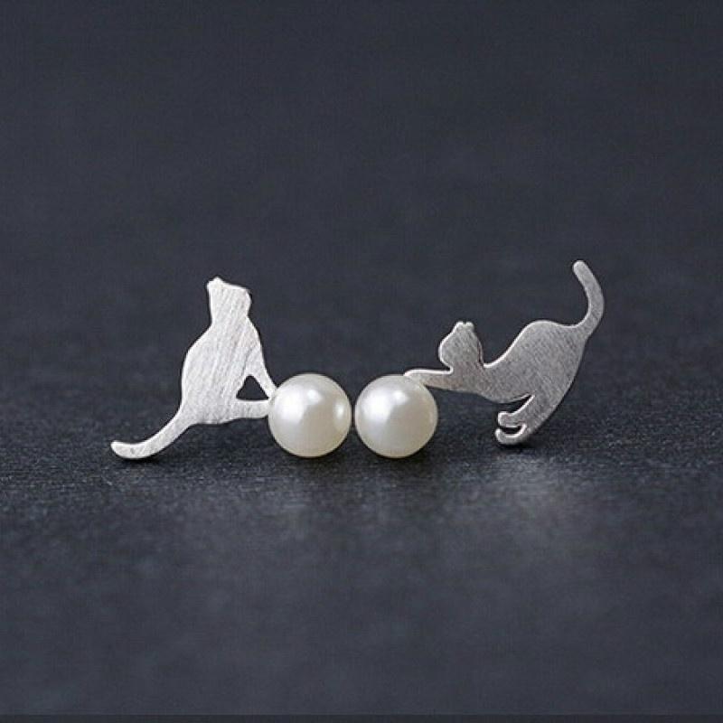 Hypoallergenic Asymmetry Cat Pearl Stud Earring Creative Animal Kitty Stud
