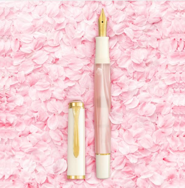 Pelikan Fountain Pen Special Edition World Festival Classic M200CB Cherry Blossom 24KGP Piston Filler Fine F