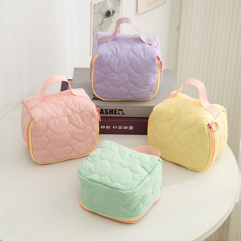 Cute Heart Pattern Makeup Bag With Breathable Polyester For Travel And Home Use