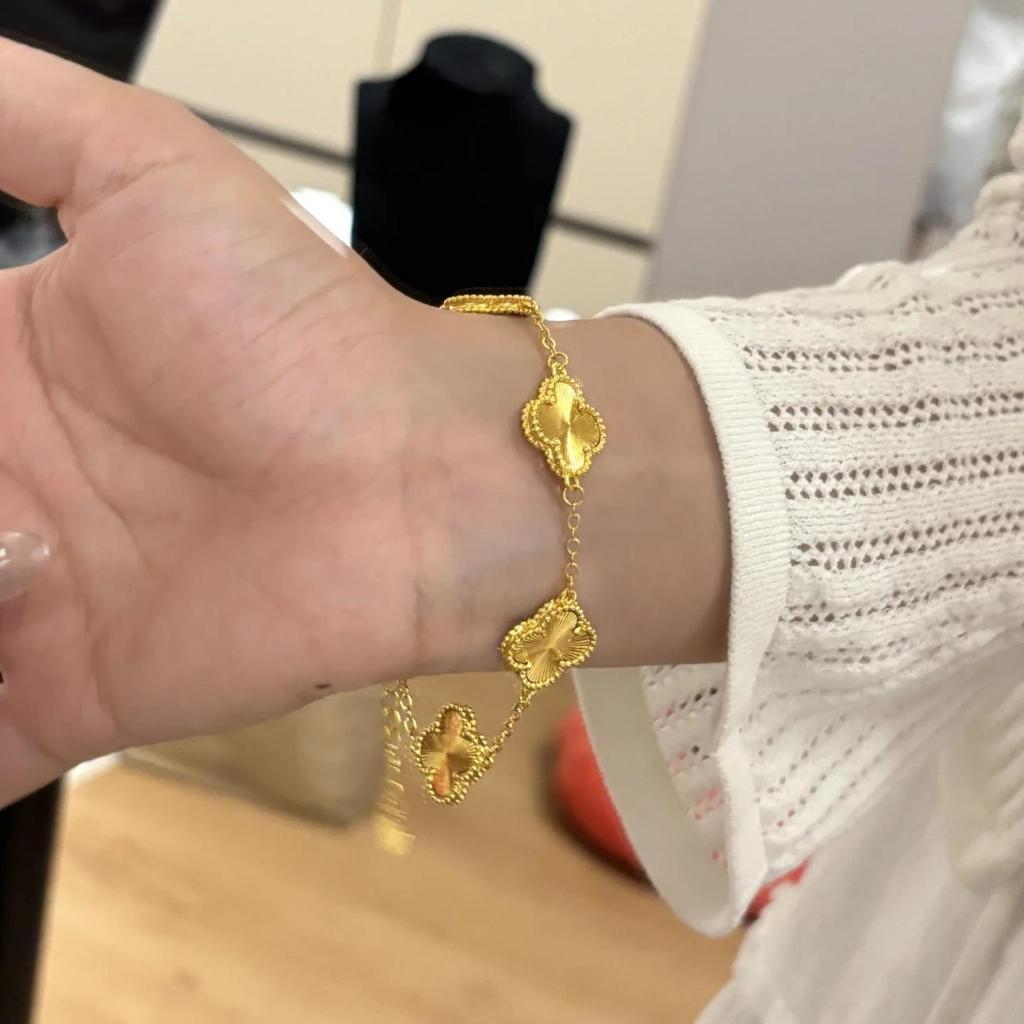 Gold-Plated Four-Leaf Clover Bracelet - Light Luxury, High-End, Exquisite Design