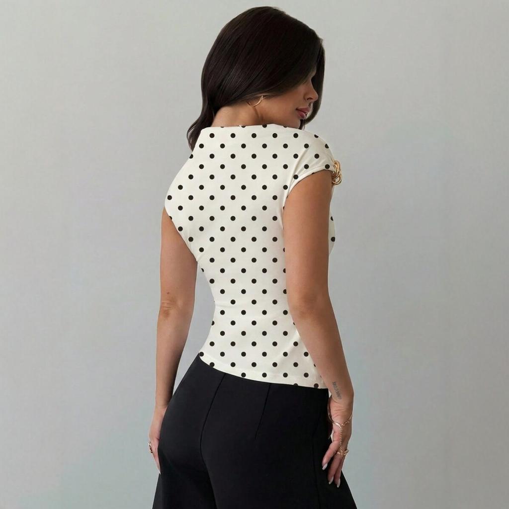 Nuova maglietta estiva a pois off-shoulder aderente a maniche corte, stile europeo e americano, top versatile per la moda femminile