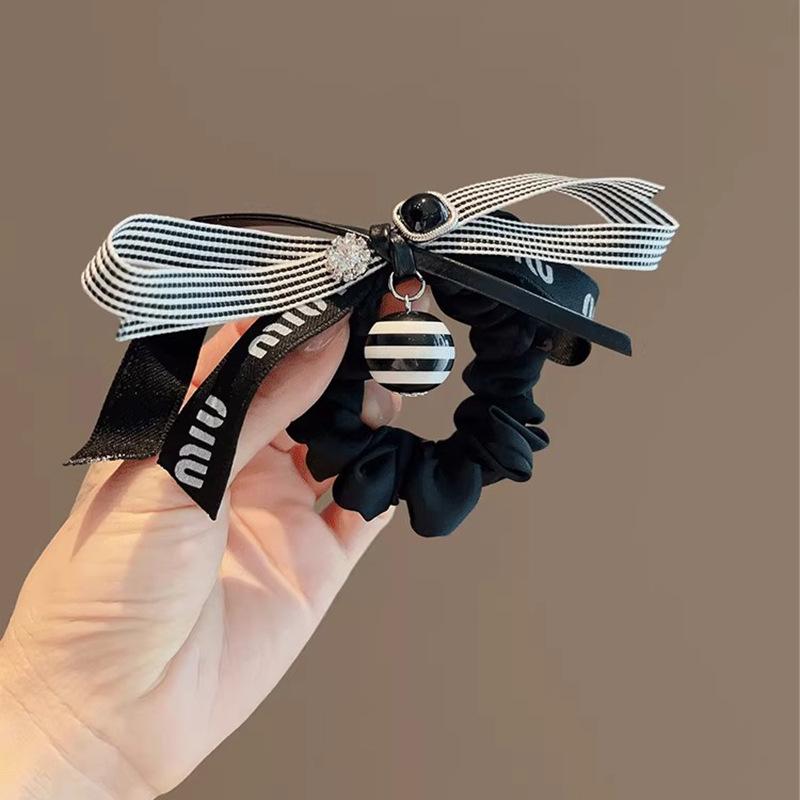 

2025 Французский ретро черный полосатый бант-ободок с цветочным акцентом из ленты для низких хвостиков