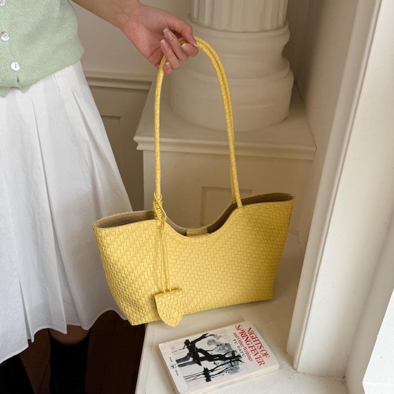 Chic Woven Tote Bag - Stylish, Large-Capacity Shoulder Bag for Casual Daily Commutes