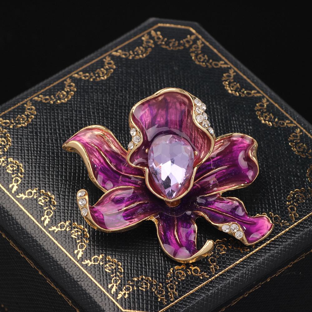 

Елегантна синя бутоньєрка для костюма: Брошка-шпилька Bauhinia Pearl проти оголення для жінок