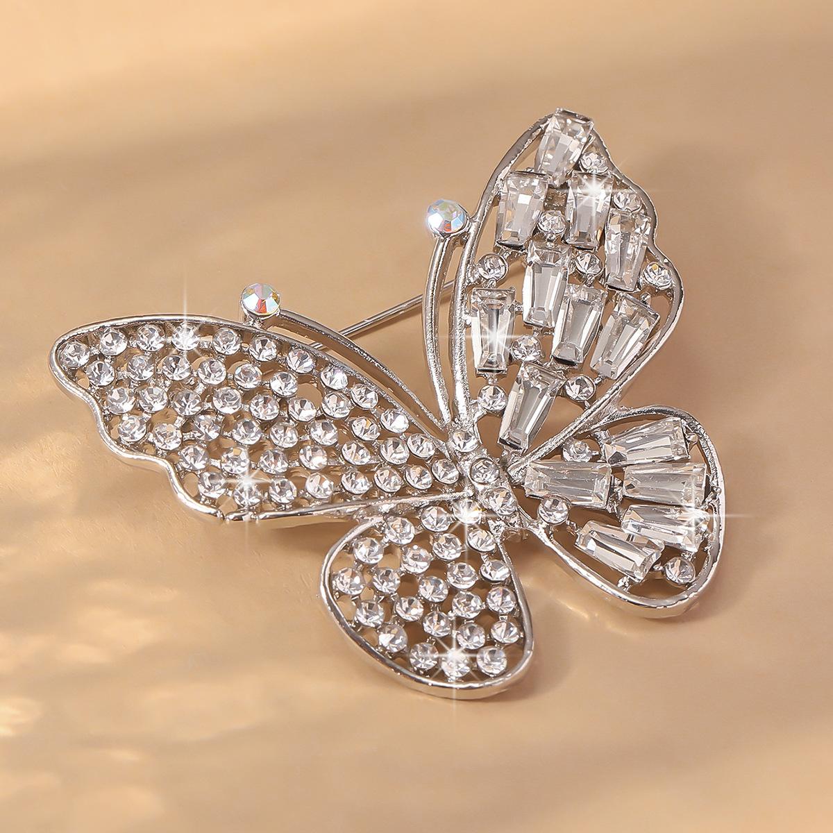 

Fashionable and versatile Korean style brooch design with decorative pins for clothing, fixed and anti glare chest flower