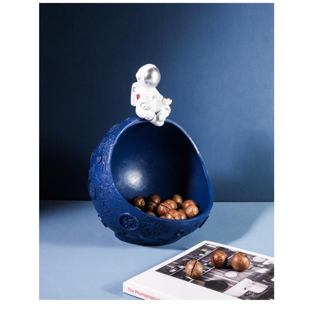 Astronaut Design Storage Case Funny Candy Snack Food Box Practical Keys Storage Container Desktop Ornament for Home Living Room