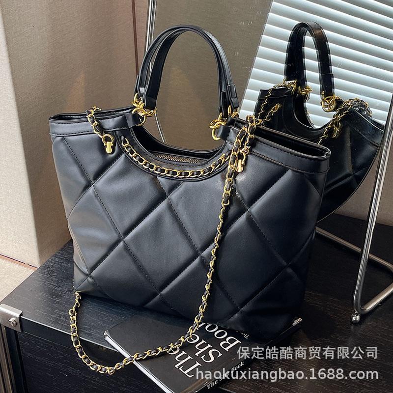 Premium diamond chain bag women's 2025 new trendy summer shoulder underarm bag large capacity popular tote bag