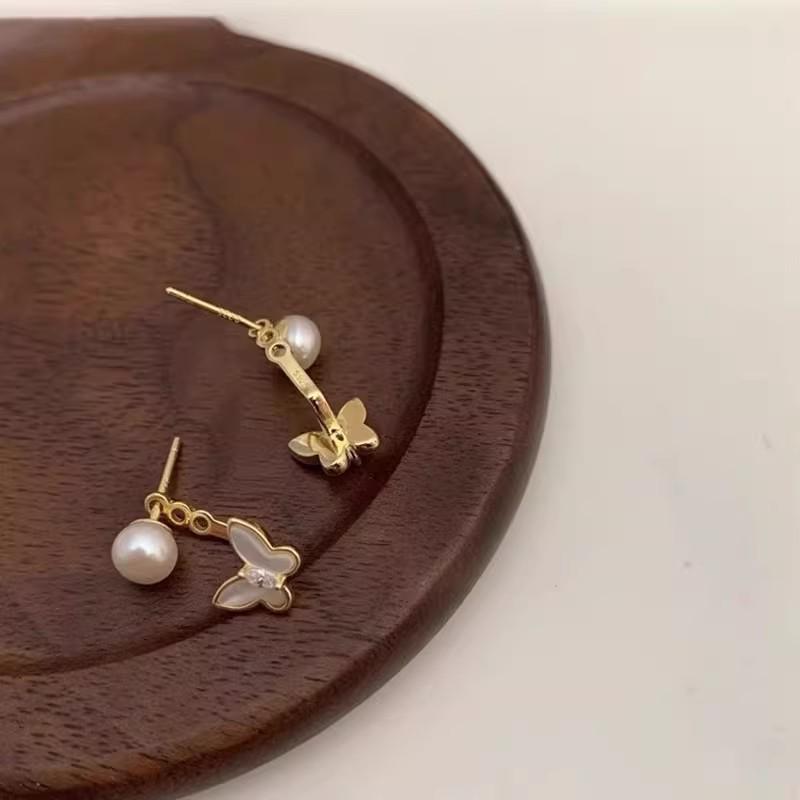 Butterfly Shell Faux Pearl Stud Earrings: Elegant High-End Design for Women, 2025 New Style