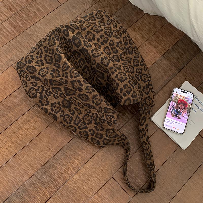 Yogodlns Large Capacity Retro Leopard Print Canvas Tote Bag Women's Commuter Single Wide Strap Underarm Handbag for Winter