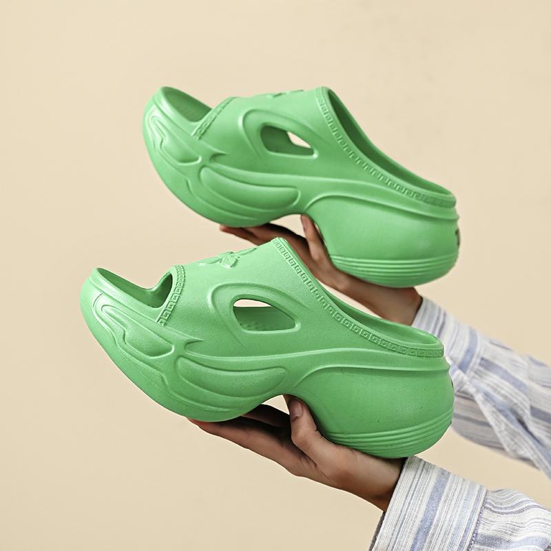 New Women's Thick Soled Slippers Outdoor Fashion EVA Beach Women's Outdoor Lightweight 2025 Summer High Heels Casual Shoes