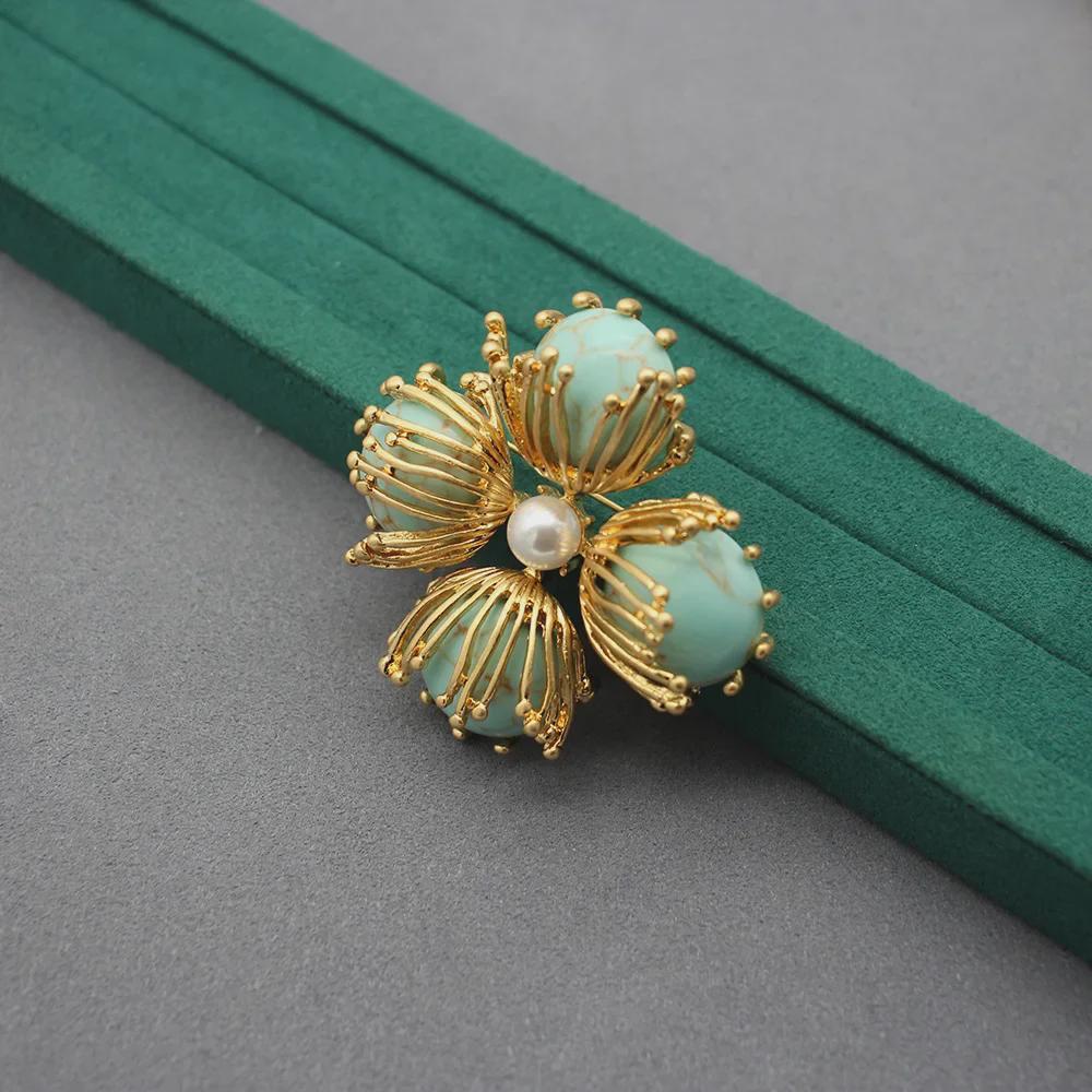 Europäisches und amerikanisches Set aus synthetischer türkisfarbener Blumenbrosche und Ohrringen (Unregelmäßiger Feuerwerksstil)