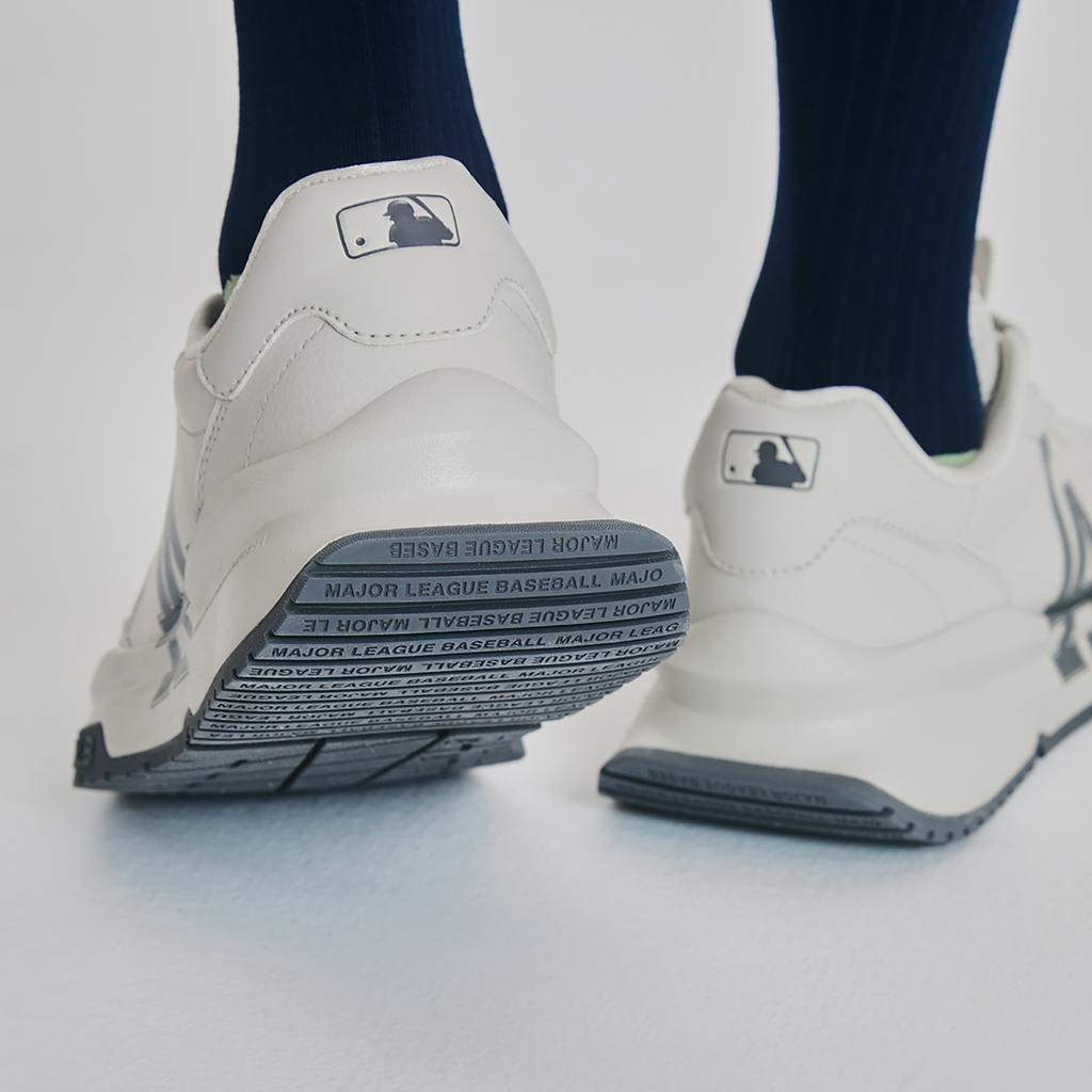 New MLB Chunky Runner Basic Low Top Chunky Sneakers Unisex Beige 3ASHCRB3N-07IVS