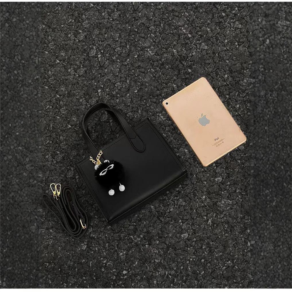 This year's popular women's bags 2024 autumn and winter new large-capacity commuting shoulder handbags textured small square bags