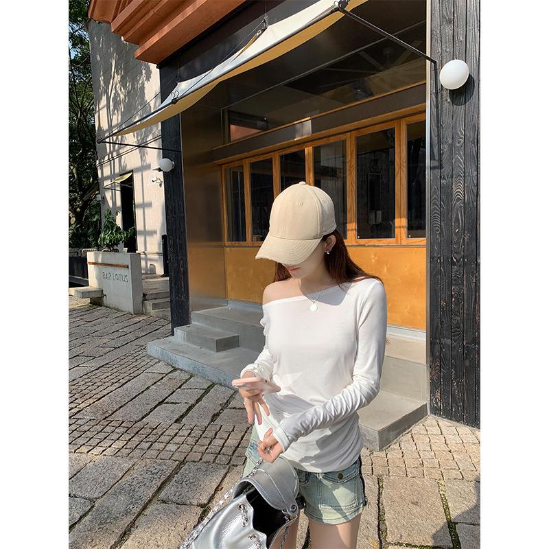 One-sided waisted pleated one-line collar long-sleeved T-shirt for women in autumn with sloping shoulders and irregular design pure lust hot girl top