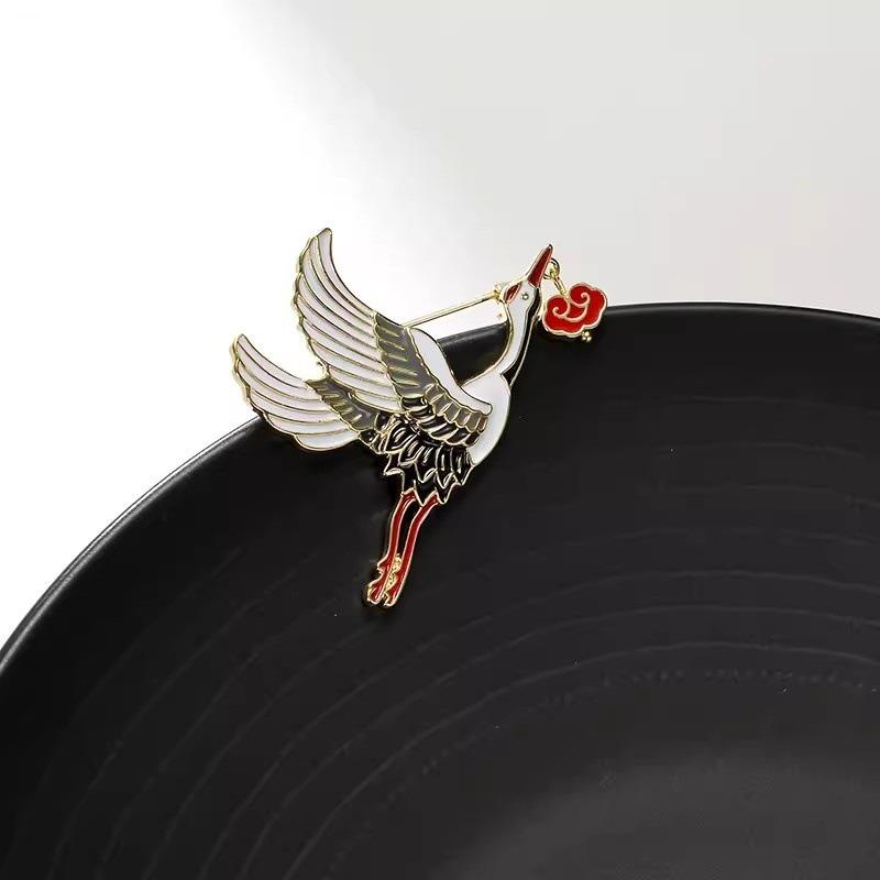 Chinese-style Classical Auspicious Crane Brooch, High-end Women's Artistic Enamel Brooch, Personalized and Exquisite Suit Pin