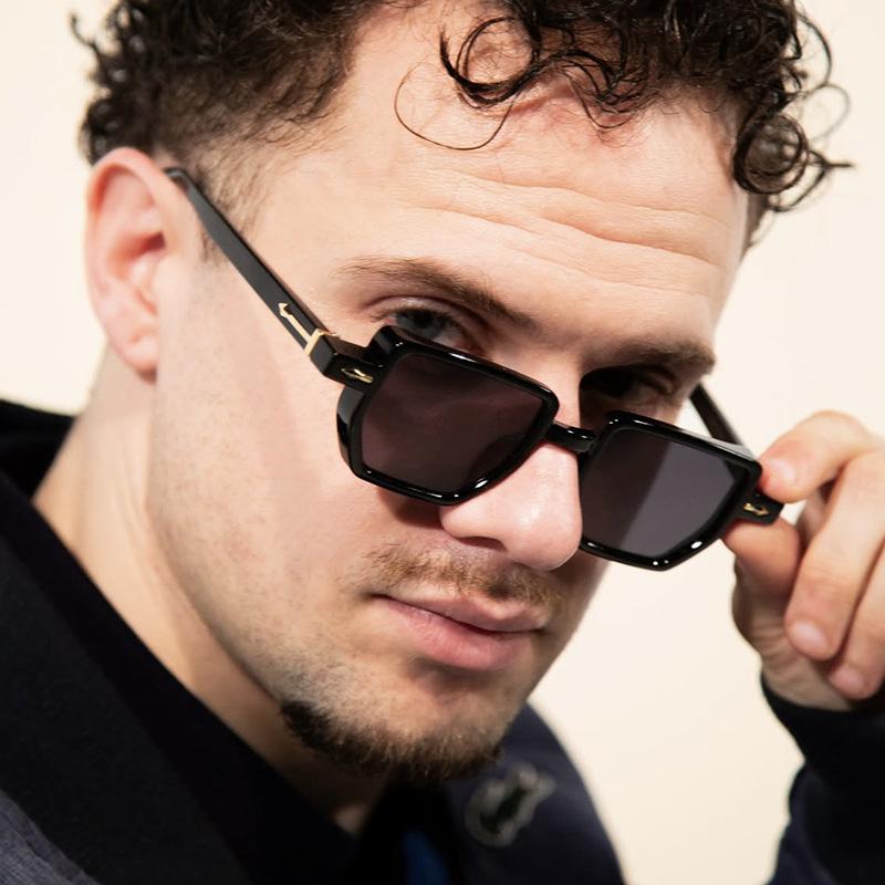 Ins New Retro Square Women Gradient Sunglasses  Fashion Luxury Brand Rivet Design Men Trendy Casual Shades Uv400