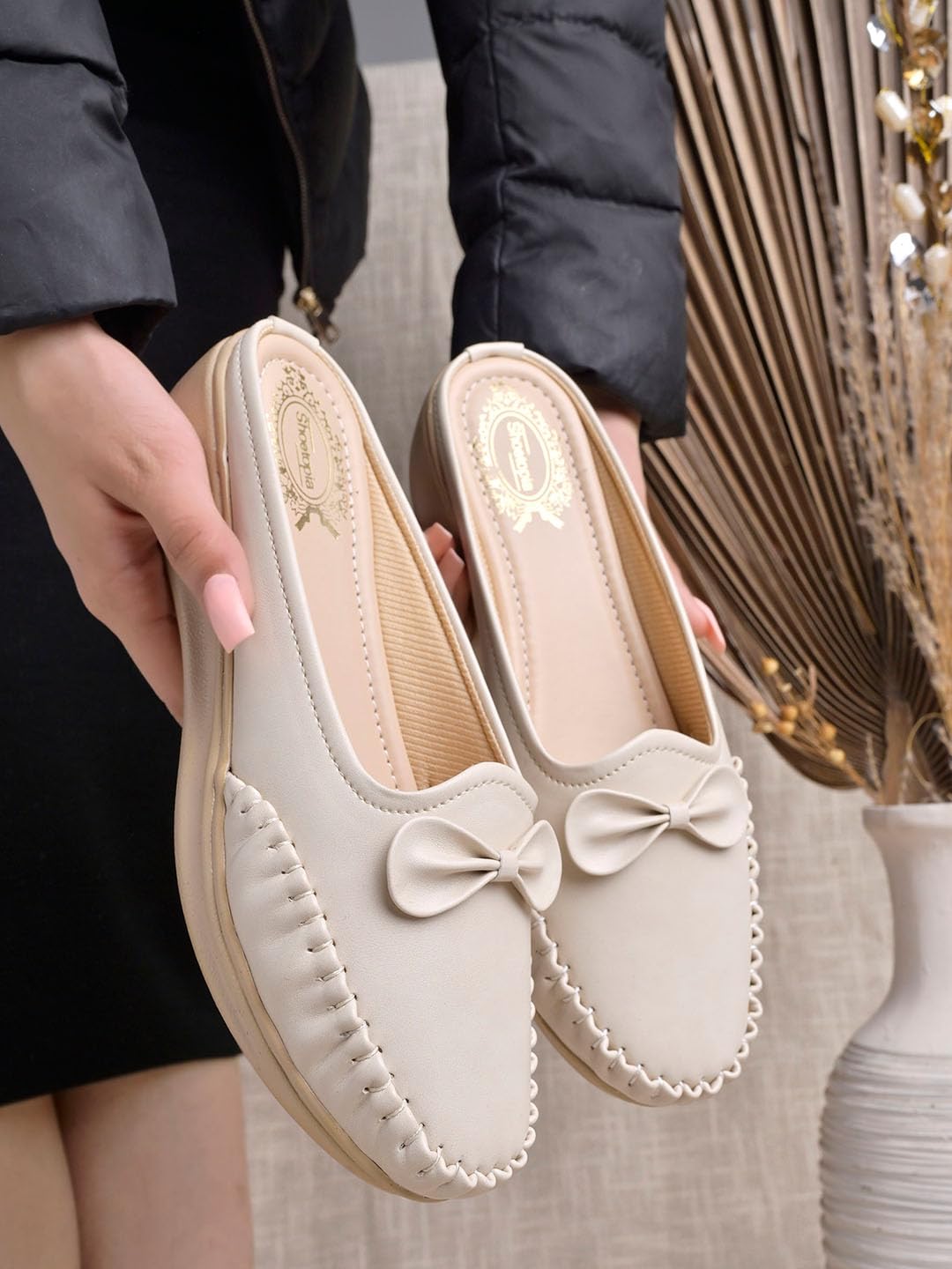 

Shoetopia Stylish Comfortable Upper Bow Detailed Cream Slip-On Loafers For Girls-Eu41 8 UK кремовый