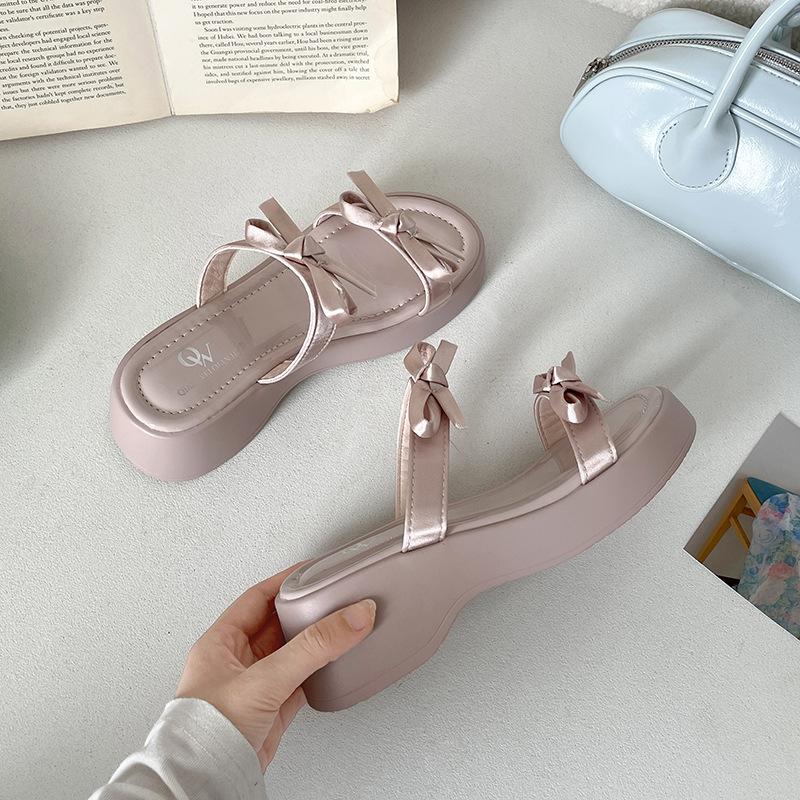 Popular Internet celebrity high sense black one-word thick-soled slippers women 2025 new summer wear with skirt cool slippers