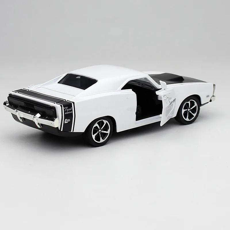 1/36 Dodge Classic Car Alloy Model Car Model Jewelry Metal Return Toy Gift Ornaments