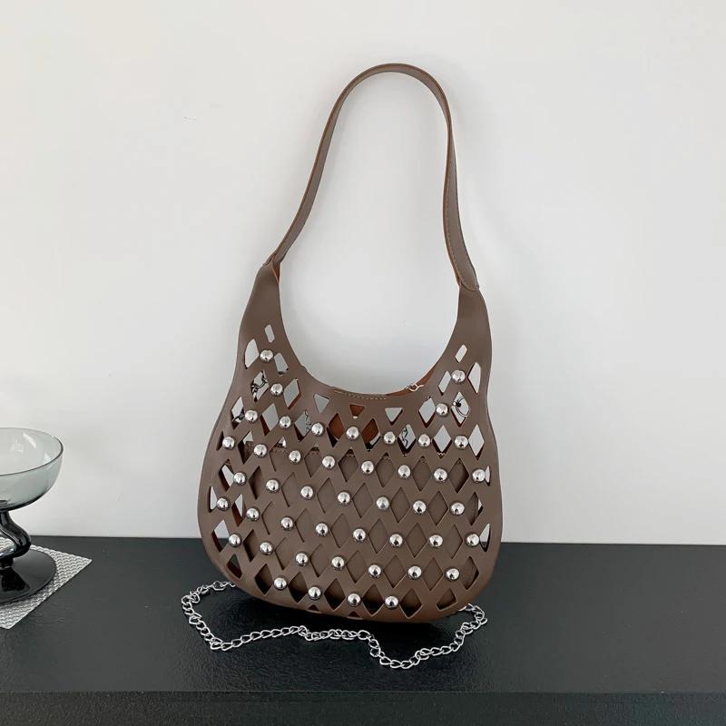 

Индивидуальная однотонная полая сумка через плечо из искусственной кожи для женщин, сумка-хобо с заклепками, модная цепочка, дизайнерский стиль