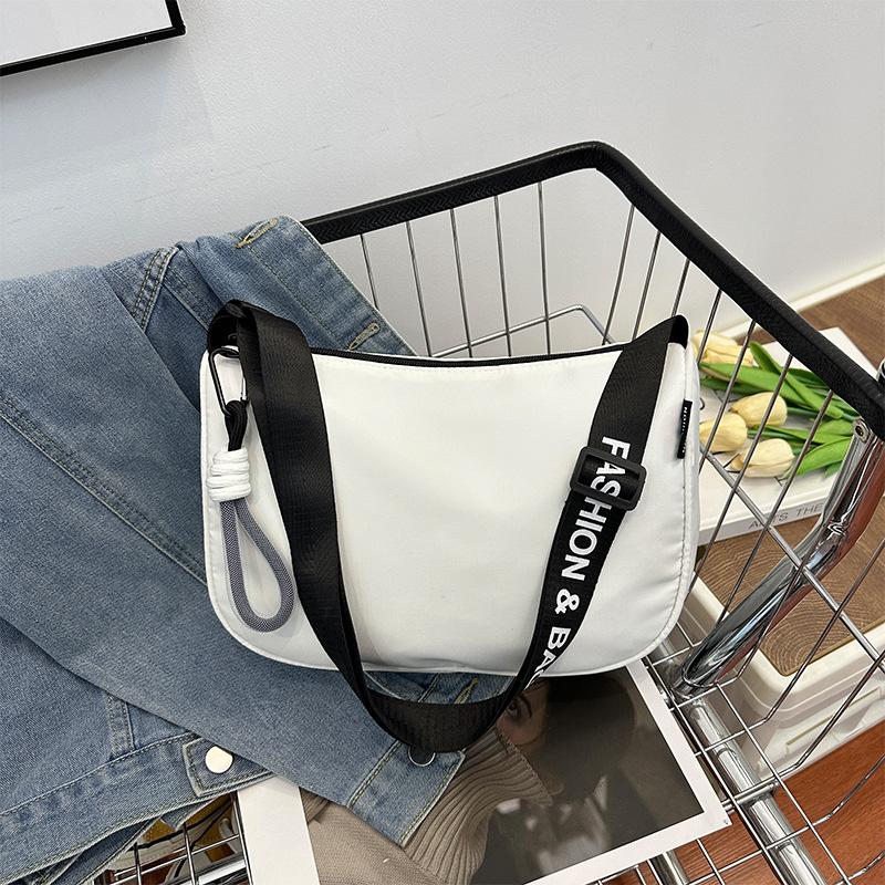 Large Capacity Nylon Canvas Bag Women's New Fashion Shoulder Bag Versatile Broadband Messenger Pillow Bag Storage
