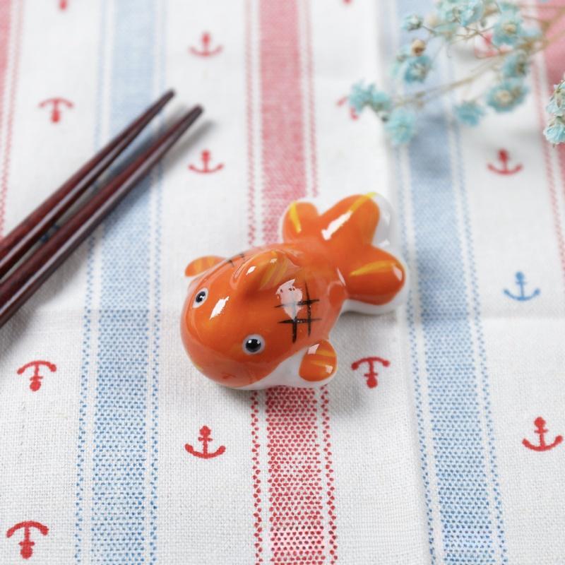 Clown Fish Shape Chopstick Holder Home Kitchen Table Decoration Ceramic Crafts Spoon Shelf Crucian Carp Puffer Fish Tea Pet