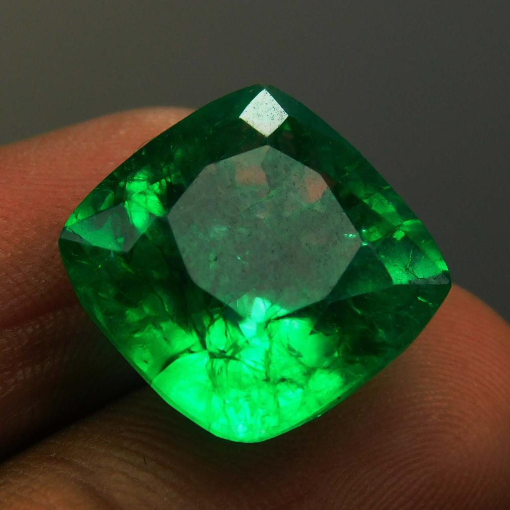 Natural Green Emerald Loose Gemstone Square Cushion Cut 10 ct for Jewelry Making and Gem Collections